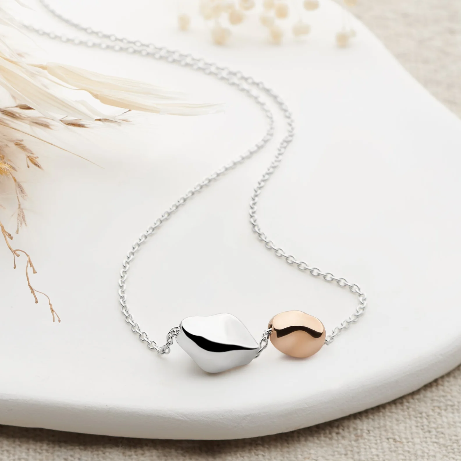 Molton Pebble Necklace