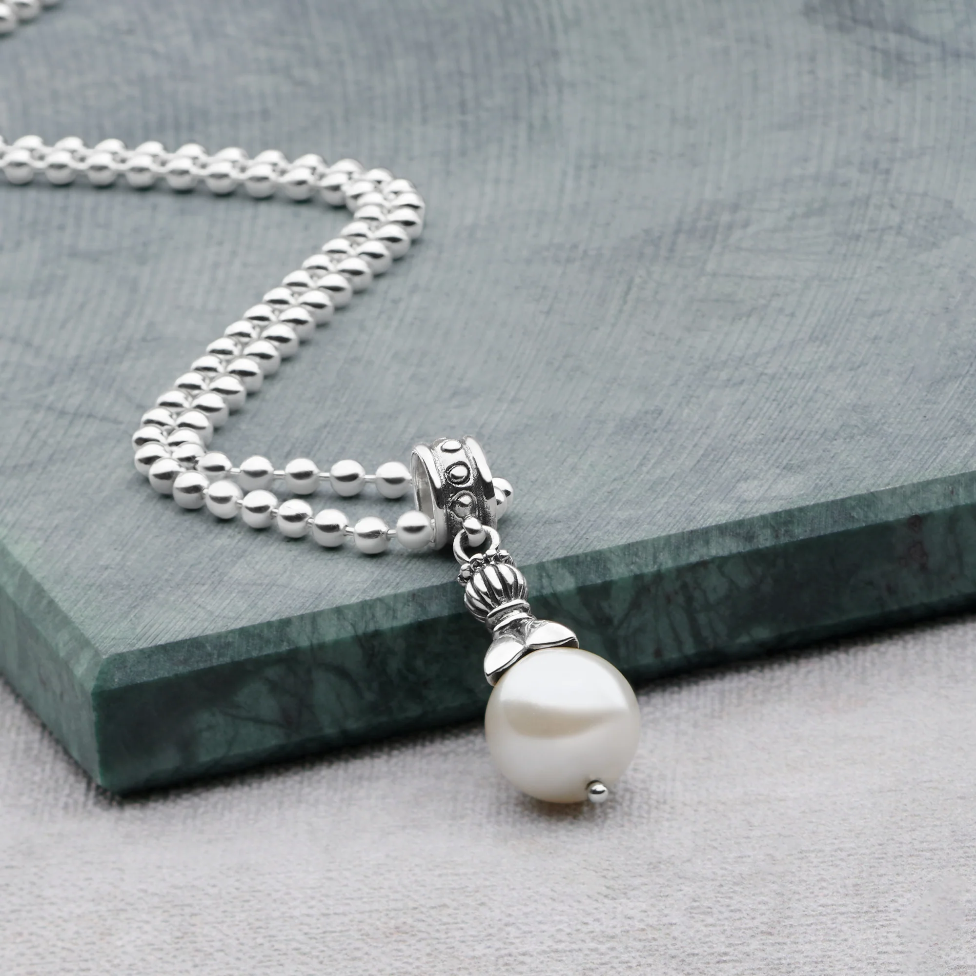 Pendulum Pearl Pendant (White) 65cm Ball Chain - Image 2