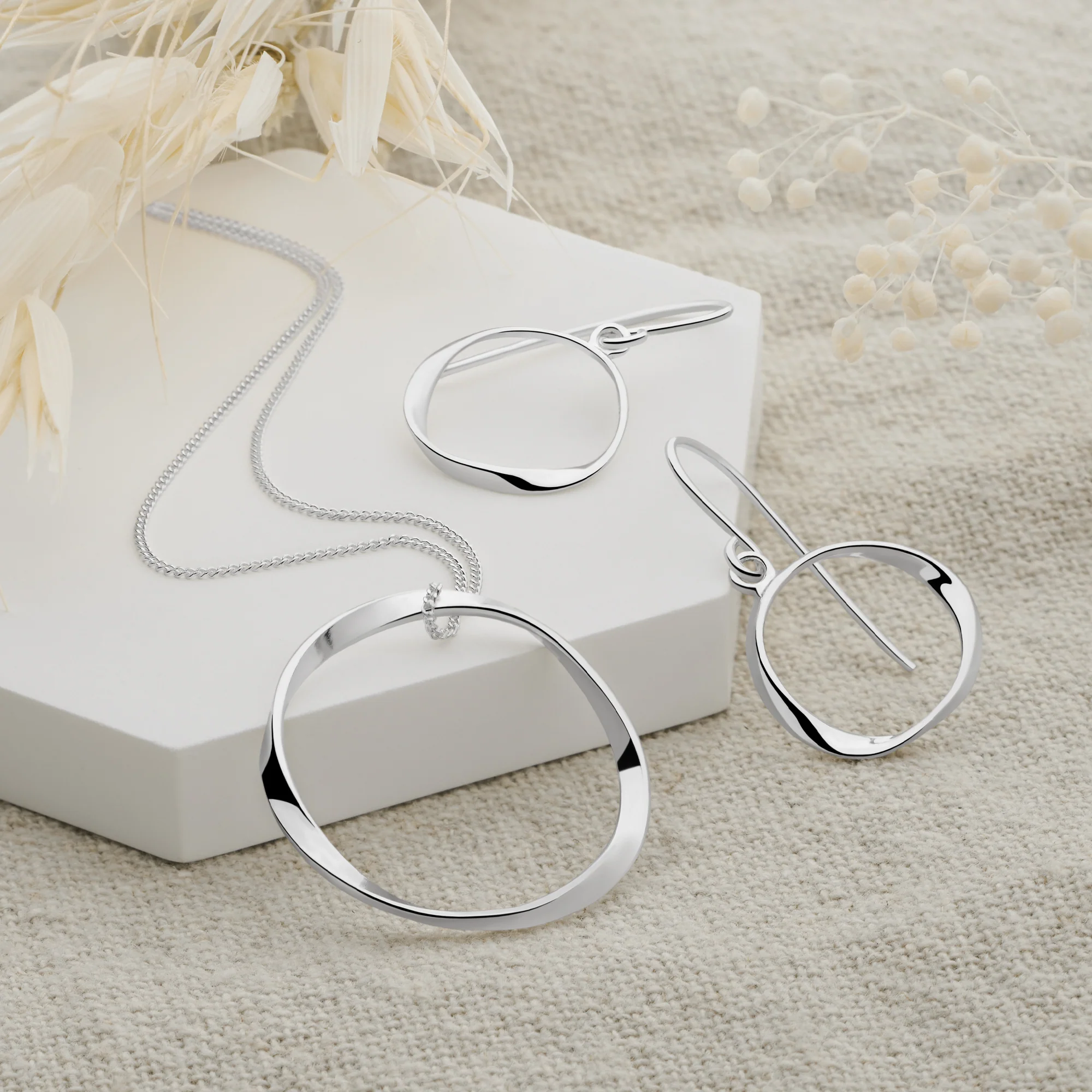 Ribbon Halo Chain