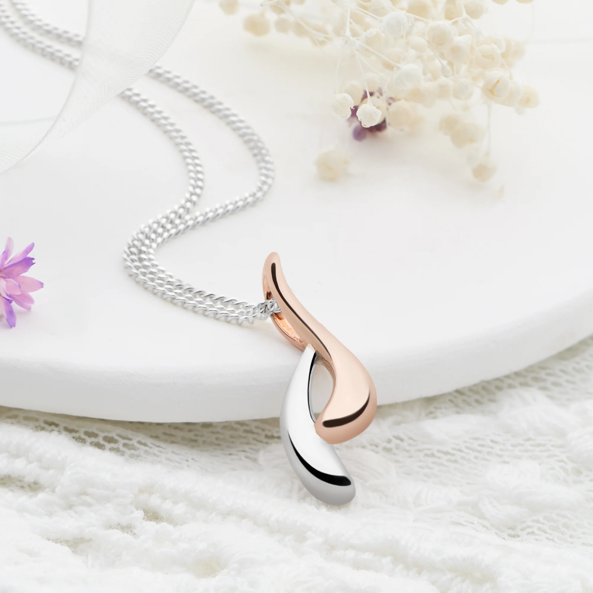 Rosen Kiss Pendant