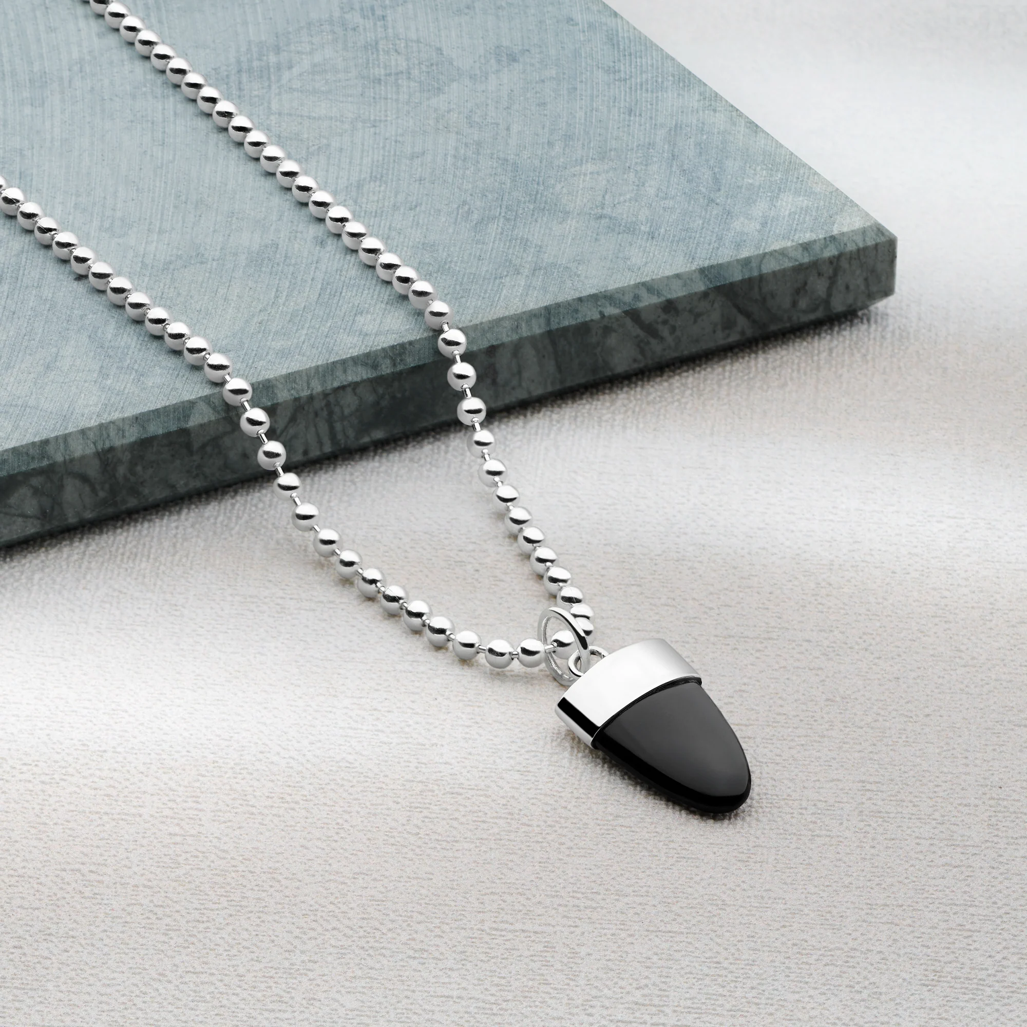 Shark Tooth Pendant (Onyx) 65cm Ball Chain - Image 2