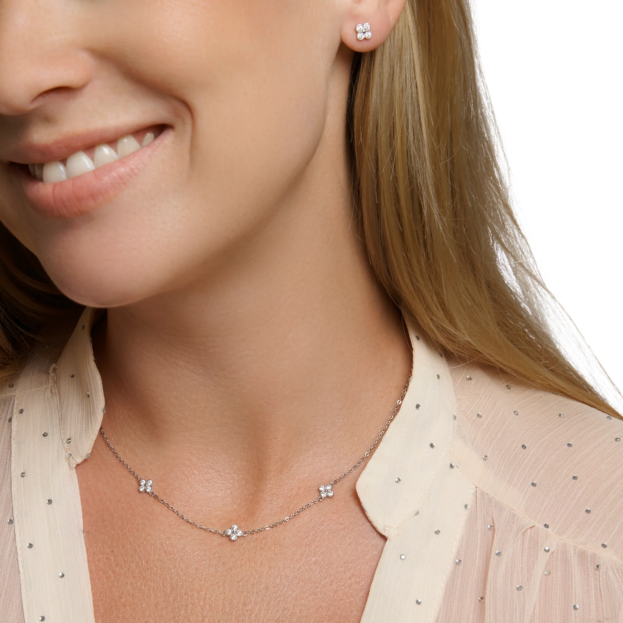 Sparkling Mini Clover Chain - Image 3